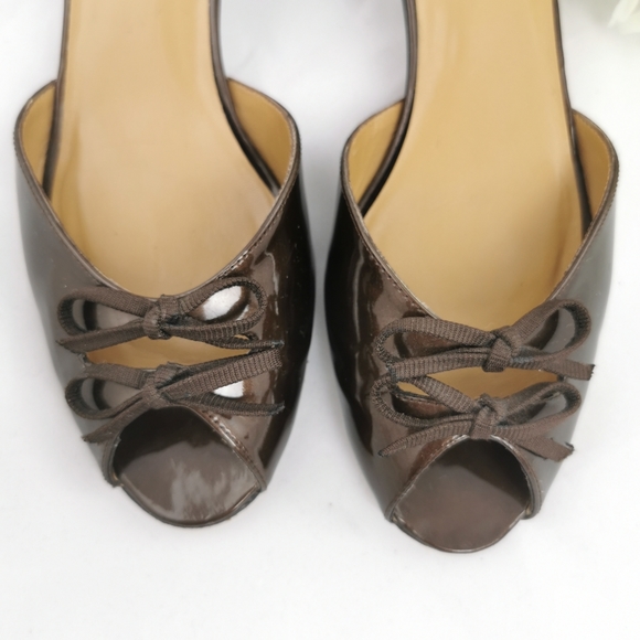 Stuart Weitzman Kitten Heel Shoe - Picture 13 of 14